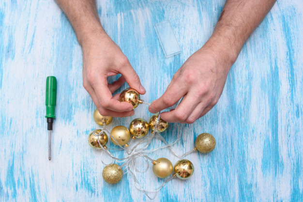 How to Repair Christmas Lights